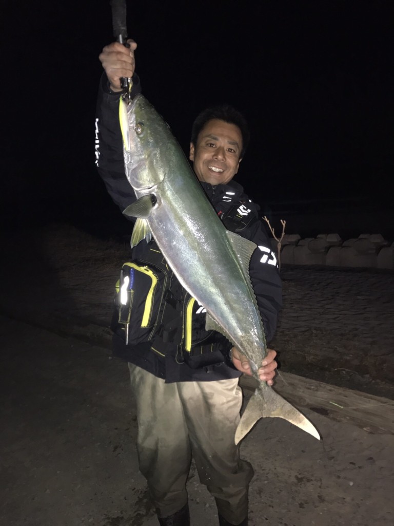 豊橋サーフでブリ‼