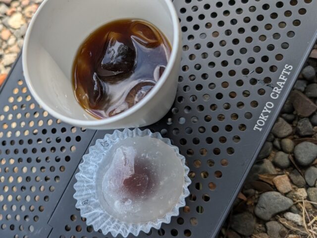 釣り場で淹れるアイス珈琲も最高！