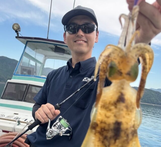 o1080143915676489977-640x853